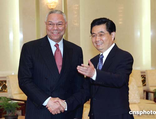 中国国家主席胡锦涛2004年十月二十五日在北京人民大会堂会见来访的美国国务卿鲍威尔.jpg