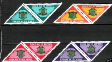 B科特迪瓦 国徽 4全 三角形，双联.jpg